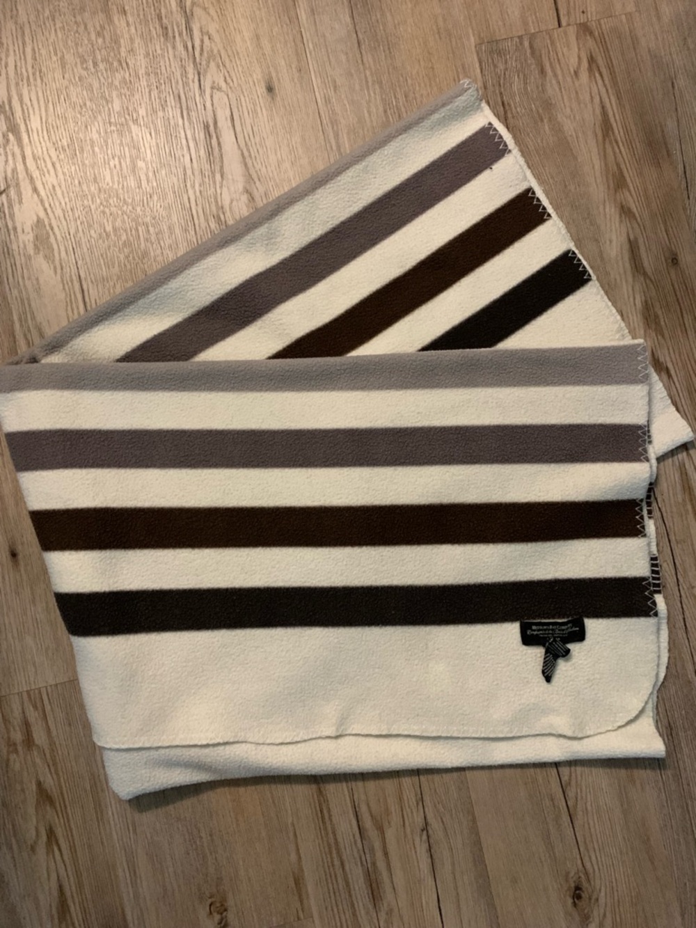 Hudson's Bay Polar Fleece Throw Blanket - Picture 2 of 4